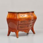 1040 3304 CHEST OF DRAWERS